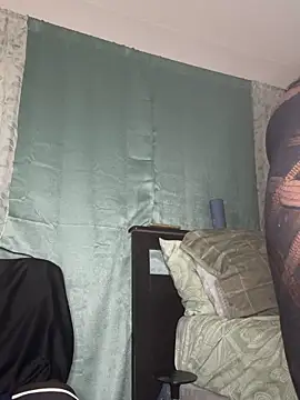 Snapshot of foreigntitts_ chatting on February 24, 3:04 am foreigntitts online show from February 24, 3:04 am