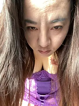 Snapshot of Kayla-love chatting on November 8, 12:44 am Kayla-love online show from November 8, 12:44 am