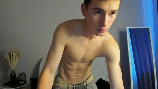 Snapshot of Max_Foks chatting on September 18, 8:16 am Max Foks online show from September 18, 8:16 am