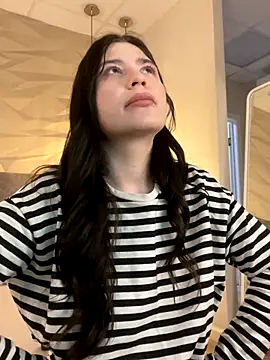 Snapshot of Valerie_Ohara chatting on October 10, 4:33 am Valerie Ohara online show from October 10, 4:33 am