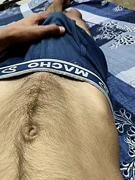 Snapshot of king_boy070 chatting on May 4, 6:15 pm king boy070 online show from May 4, 6:15 pm