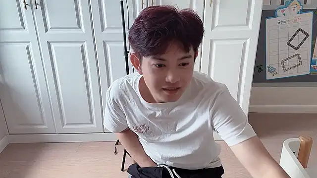 Snapshot of xlong00099 chatting on September 20, 3:18 am xlong00099 online show from September 20, 3:18 am