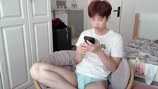 Snapshot of xlong00099 chatting on October 3, 4:53 am xlong00099 online show from October 3, 4:53 am