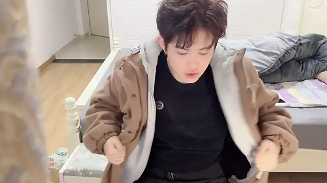 Snapshot of xlong00099 chatting on November 18, 1:33 am xlong00099 online show from November 18, 1:33 am