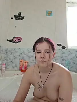 Snapshot of Hot_SkinnyGirl chatting on June 8, 1:22 pm Hot SkinnyGirl online show from June 8, 1:22 pm