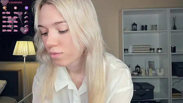 DianeHonnette online show from December 19, 7:32 pm