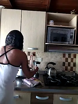 Suzanelee1 online show from October 29, 2:30 pm