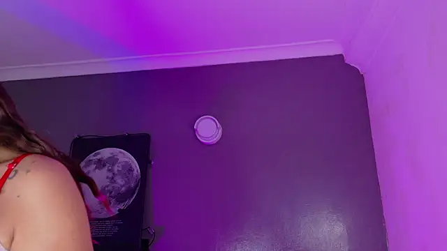 Snapshot of KeendraFox_ chatting on December 17, 10:32 am KeendraFox online show from December 17, 10:32 am