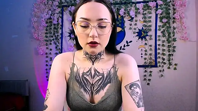 MollyKissy online show from April 16, 4:57 am