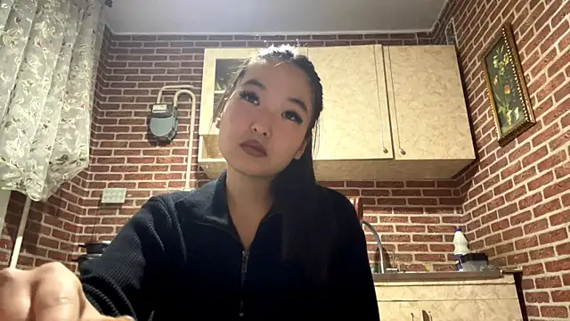 Snapshot of EmmaLeexth chatting on November 6, 12:28 pm EmmaLeexth online show from November 6, 12:28 pm