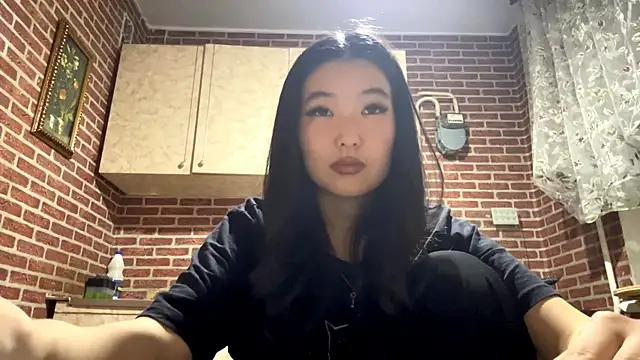 Snapshot of EmmaLeexth chatting on November 10, 1:54 pm EmmaLeexth online show from November 10, 1:54 pm