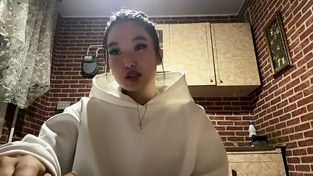 Snapshot of EmmaLeexth chatting on November 13, 1:10 pm EmmaLeexth online show from November 13, 1:10 pm