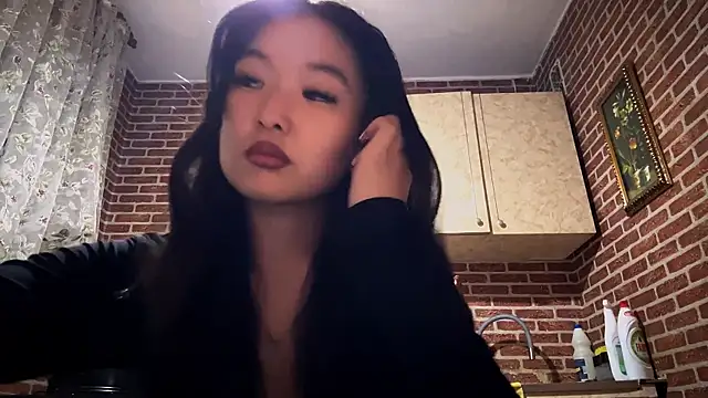 Snapshot of EmmaLeexth chatting on December 14, 1:49 pm EmmaLeexth online show from December 14, 1:49 pm