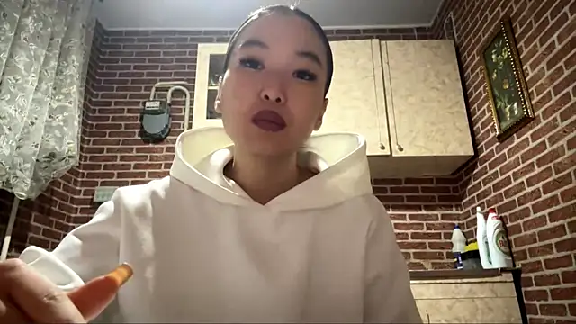 Snapshot of EmmaLeexth chatting on December 20, 2:02 pm EmmaLeexth online show from December 20, 2:02 pm