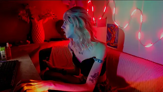 Snapshot of AlexNaughty14 chatting on October 19, 8:26 am AlexNaughty14 online show from October 19, 8:26 am