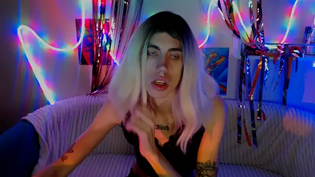 Snapshot of AlexNaughty14 chatting on November 2, 9:00 am AlexNaughty14 online show from November 2, 9:00 am