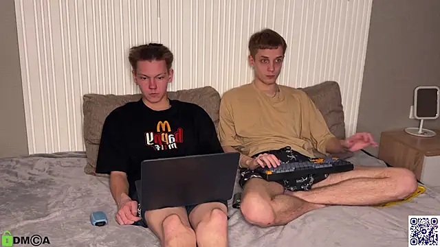 Snapshot of Eaton_ chatting on October 18, 6:41 pm Eaton online show from October 18, 6:41 pm