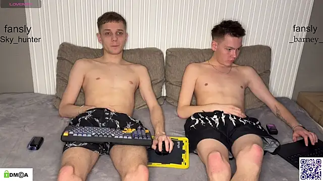 Snapshot of Eaton_ chatting on November 11, 10:43 pm Eaton online show from November 11, 10:43 pm