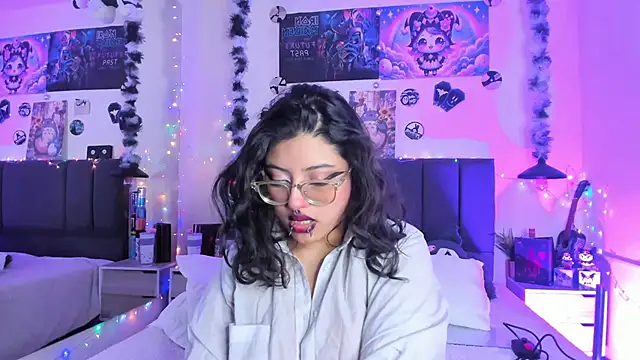 SabrinaV  online show from February 14, 11:29 am