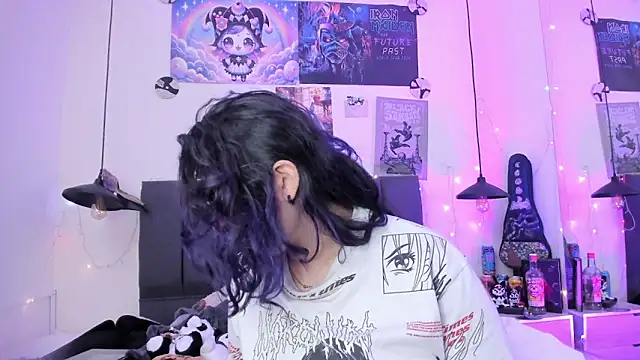 SabrinaV  online show from April 17, 11:35 am