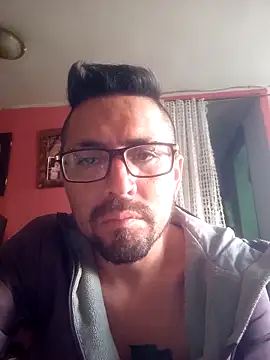 Snapshot of Lionardovssf35 chatting on October 3, 9:23 pm Lionardovssf35 online show from October 3, 9:23 pm