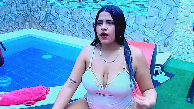 Snapshot of Selenegomezz chatting on December 5, 7:21 pm Selenegomezz online show from December 5, 7:21 pm