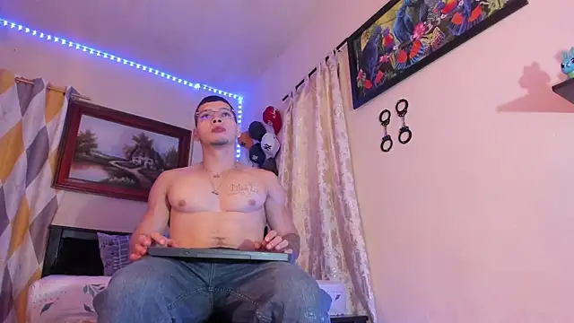 Snapshot of Matt_your_master_ chatting on October 5, 11:41 am Matt your master  online show from October 5, 11:41 am