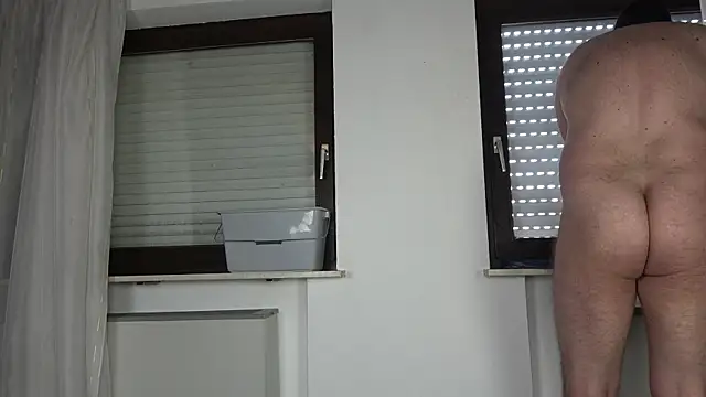 Snapshot of hiddenman87 chatting on September 17, 9:16 pm hiddenman87 online show from September 17, 9:16 pm