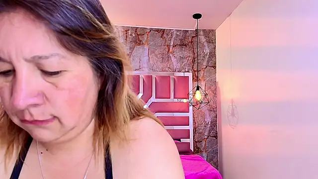 Snapshot of MaylinRosse_ chatting on April 22, 7:15 pm MaylinRosse online show from April 22, 7:15 pm