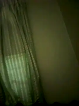 Snapshot of crish09 chatting on October 31, 4:02 am crish09 online show from October 31, 4:02 am