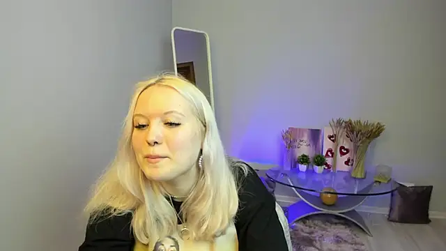 Snapshot of RoseThomas_ chatting on September 25, 2:32 pm RoseThomas online show from September 25, 2:32 pm