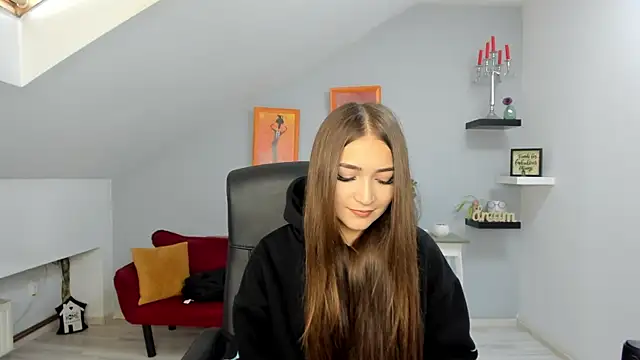 Snapshot of EllaClarke chatting on October 19, 10:49 am EllaClarke online show from October 19, 10:49 am