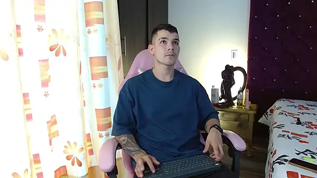 Snapshot of BooyHott_ chatting on November 14, 7:12 pm BooyHott online show from November 14, 7:12 pm