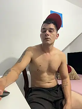 Snapshot of BooyHott_ chatting on November 30, 10:47 pm BooyHott online show from November 30, 10:47 pm