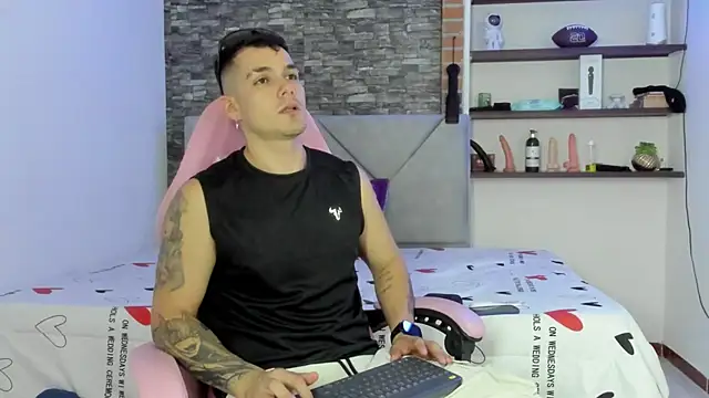 Snapshot of BooyHott_ chatting on January 10, 7:15 pm BooyHott online show from January 10, 7:15 pm