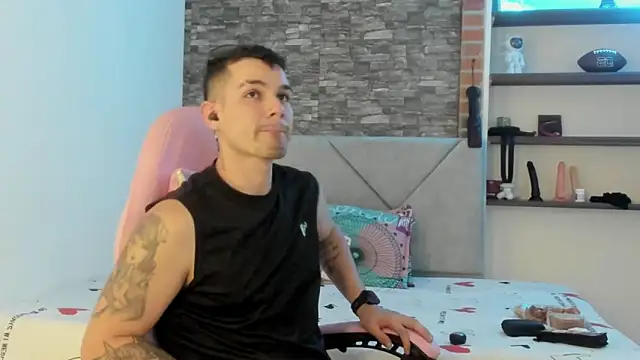 Snapshot of BooyHott_ chatting on January 15, 7:17 pm BooyHott online show from January 15, 7:17 pm