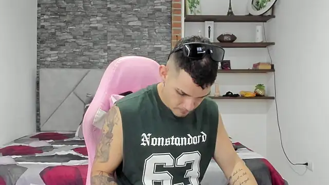 Snapshot of BooyHott_ chatting on February 11, 7:08 pm BooyHott online show from February 11, 7:08 pm