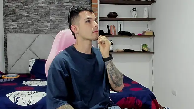 Snapshot of BooyHott_ chatting on March 1, 7:38 pm BooyHott online show from March 1, 7:38 pm