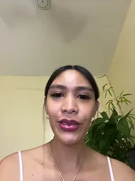 Snapshot of UrIdealGirl_Jade chatting on May 24, 2:11 pm UrIdealGirl Jade online show from May 24, 2:11 pm