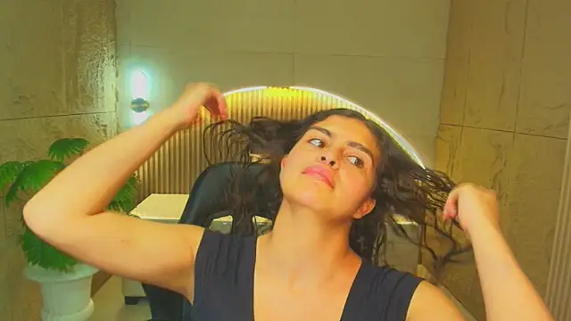 dany r  online show from December 17, 1:06 pm