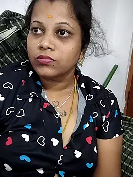 Snapshot of sweetqueen143 chatting on May 15, 11:45 pm sweetqueen143 online show from May 15, 11:45 pm