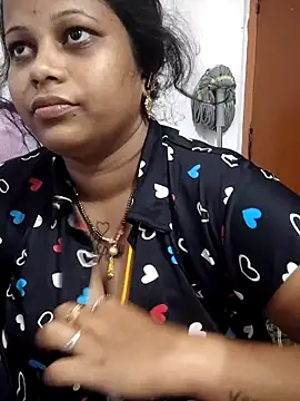 Snapshot of sweetqueen143 chatting on May 26, 12:45 pm sweetqueen143 online show from May 26, 12:45 pm