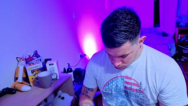 Snapshot of ryden_01 chatting on September 28, 4:40 am ryden 01 online show from September 28, 4:40 am