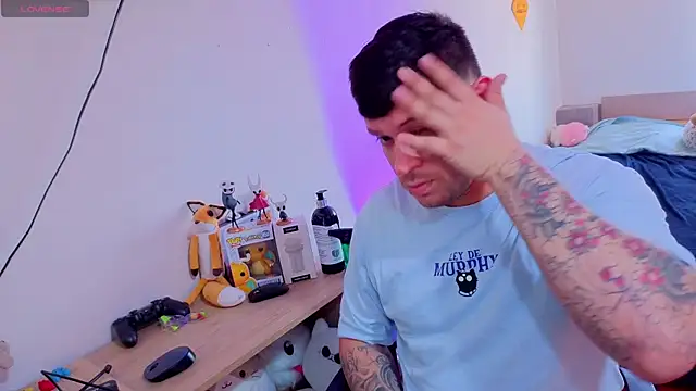 Snapshot of ryden_01 chatting on October 15, 4:29 pm ryden 01 online show from October 15, 4:29 pm