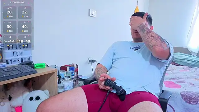 Snapshot of ryden_01 chatting on December 4, 4:38 pm ryden 01 online show from December 4, 4:38 pm