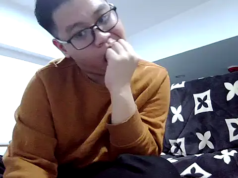 loveninja online show from December 17, 12:22 pm