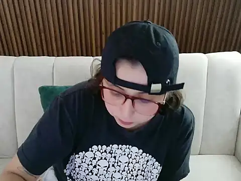 dirty feelena online show from February 5, 4:00 pm