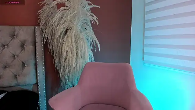 angela fiory online show from December 5, 8:27 pm