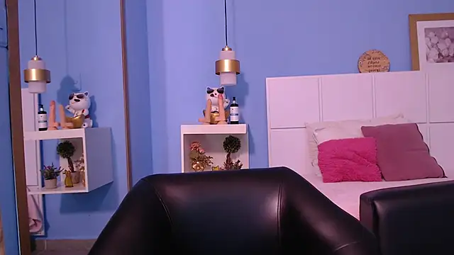 PenelopeBond online show from October 1, 12:55 pm