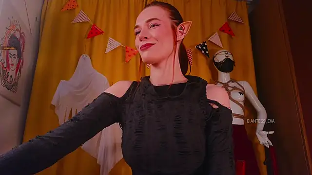 Snapshot of Giantess_Eva chatting on October 28, 5:15 pm Giantess Eva online show from October 28, 5:15 pm